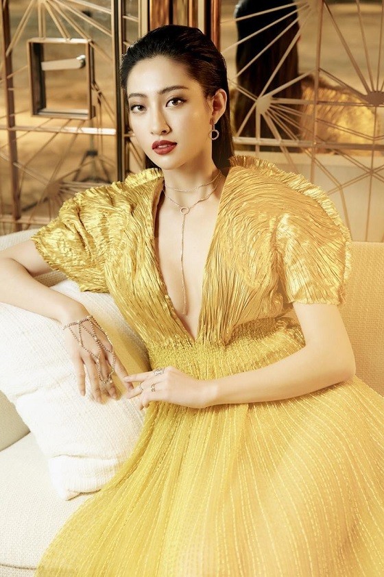 Hồ Ngọc Hà cùng Hoa hậu Lương Thùy Linh... rực rỡ với đầm vàng óng