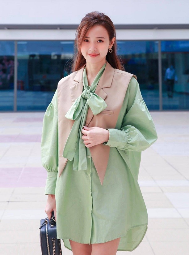 Thời trang thanh lịch lên giảng đường của cô giáo Midu