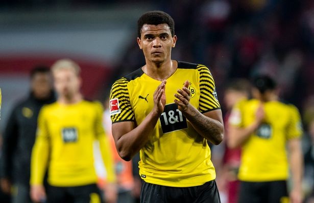 Chuyển nhượng cầu thủ Man Utd: Ronaldo nên đến Arsenal; Erik ten Hag tìm hiểu Akanji; Pogba lặng lẽ chia tay