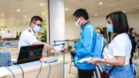 Việt Nam tạm dừng khai báo y tế Covid-19 với người nhập cảnh