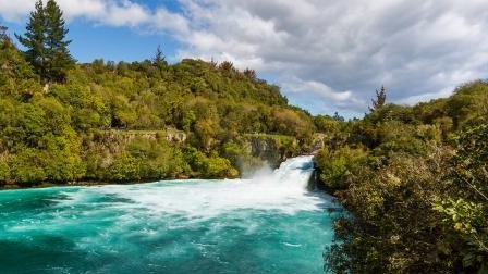 Thác nước có tốc độ dòng chảy xiết lớn nhất thế giới với màu xanh lam ngọc