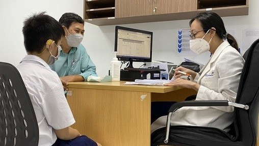 covid19 toi 284 ca nuoc co 7116 ca mac moi va 3 ca tu vong xem xet tam dung khai bao y te noi dia