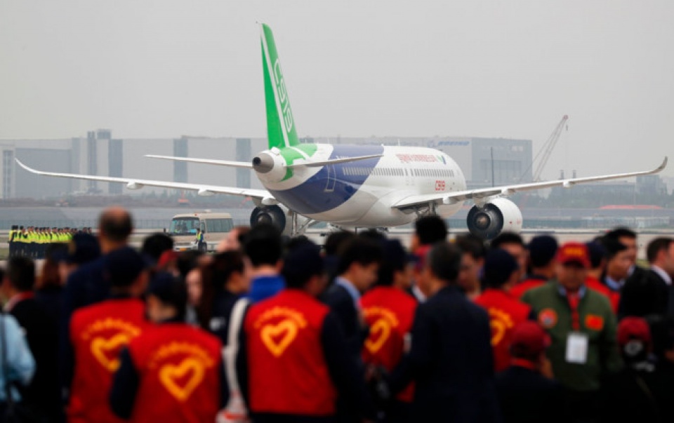 may bay dan dung dau tien made in china cat canh