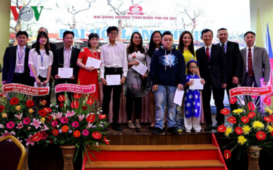 nguoi thai binh tai czech uu tien doan ket on dinh cuoc song