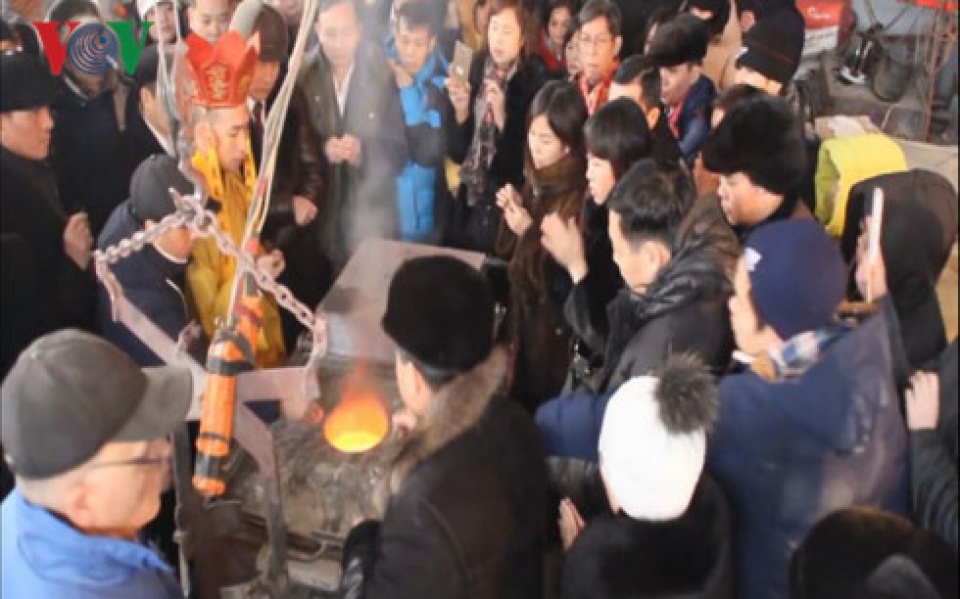 Tượng Đài Bác Hồ trên thành phố quê hương Lenin - Ulianovsk tuong dai bac ho tren thanh pho que huong lenin ulianovsk