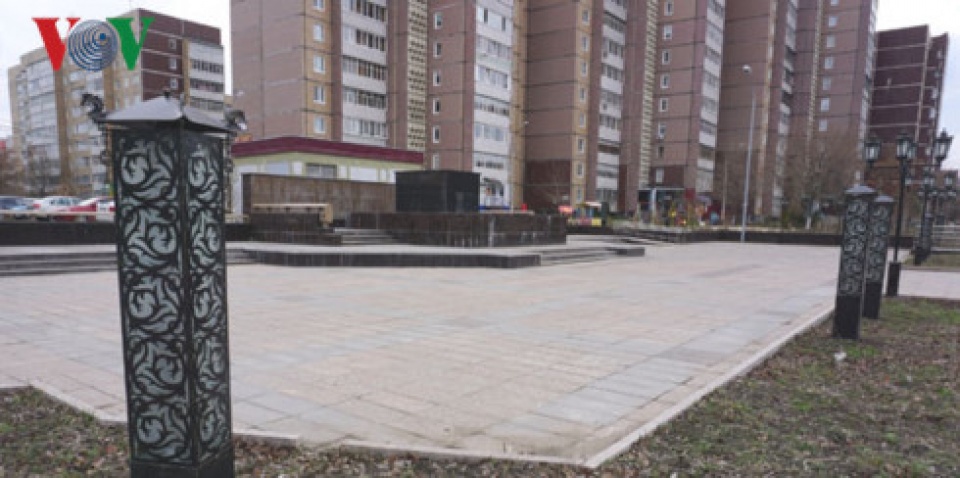 Tượng Đài Bác Hồ trên thành phố quê hương Lenin - Ulianovsk tuong dai bac ho tren thanh pho que huong lenin ulianovsk