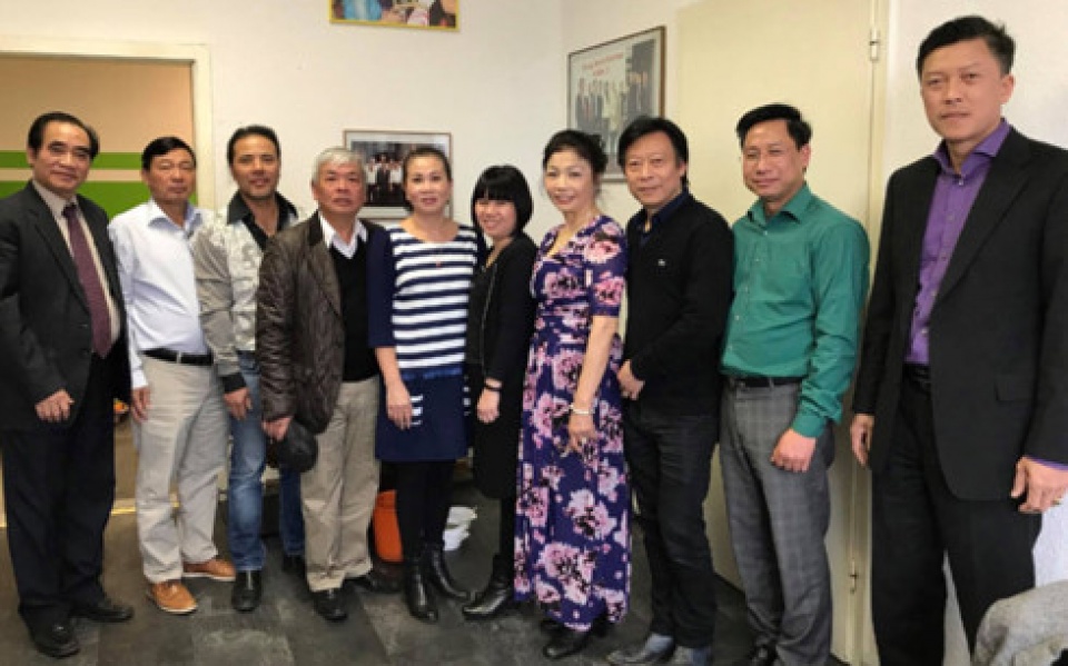 Thành lập câu lạc bộ Trường Sa tại Berlin thanh lap cau lac bo truong sa tai berlin