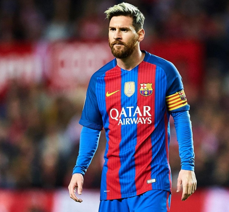 Messi lập cú đúp danh hiệu