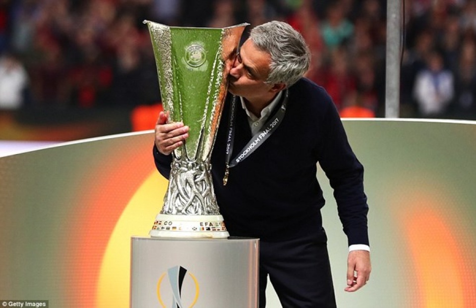 vo dich europa league mu va mourinho cung di vao lich su