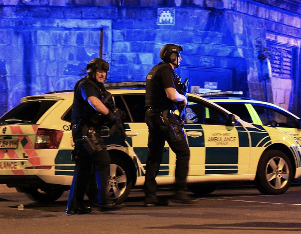 hoa nhac ung ho cac nan nhan trong vu khung bo o manchester