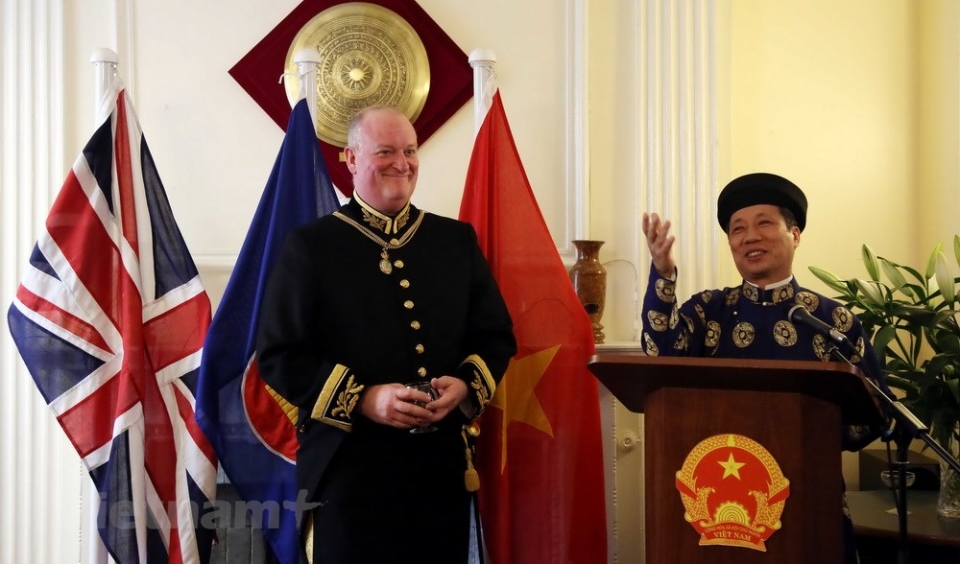 hoang gia anh dung xe ngua don dai su viet nam