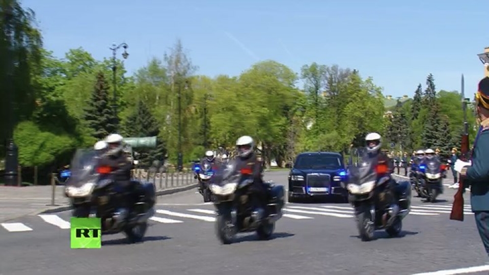 lo dien limousine cho tong thong putin den le nham chuc