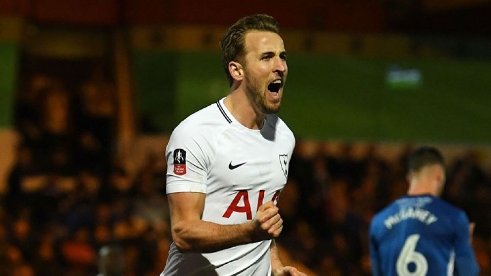 cap nhat giay vang chau au salah chao thua messi