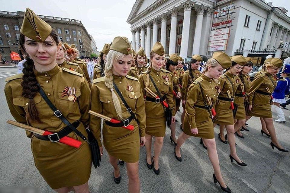 nga dan nu quan nhan tham gia dieu binh ngay 95