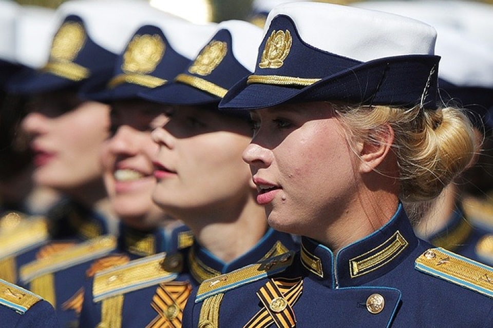 nga dan nu quan nhan tham gia dieu binh ngay 95