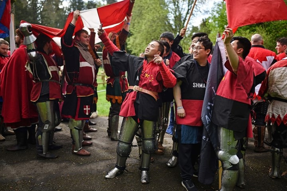 Tái hiện hình ảnh các hiệp sĩ thời trung cổ giao tranh dữ dội hinh anh tai hien cac hiep si thoi trung co giao tranh du doi