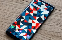 tren tay galaxy s10 va s10 dau tien tren the gioi