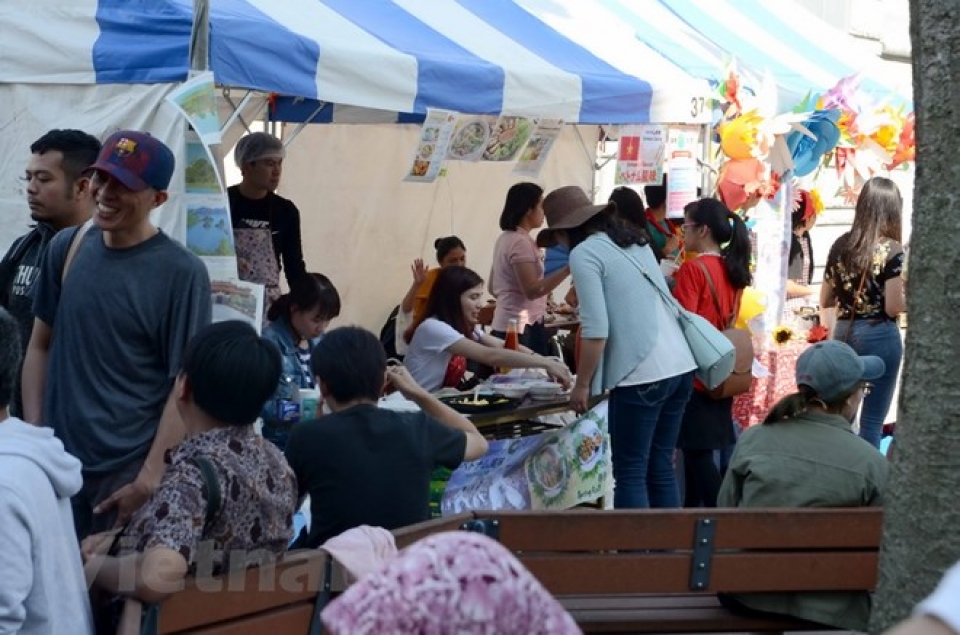 ao dai va am thuc viet nam noi bat trong le hoi nhat ban