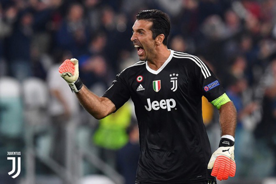 buffon chinh thuc chia tay juventus va xin loi trong tai oliver