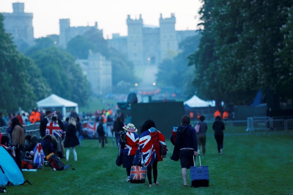 phong vien reuters ke ve hau truong chup anh dam cuoi hoang gia anh