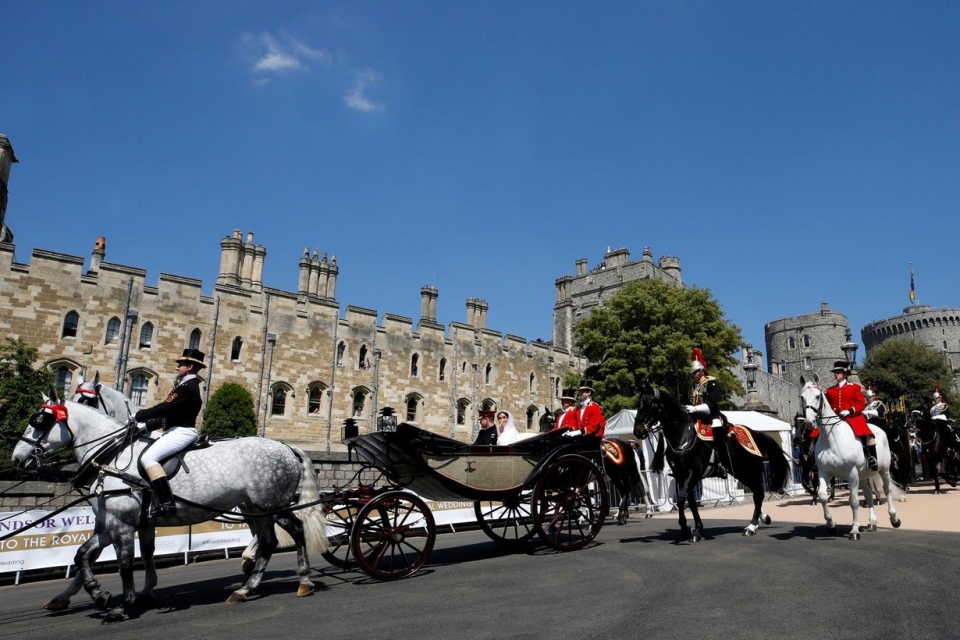 phong vien reuters ke ve hau truong chup anh dam cuoi hoang gia anh