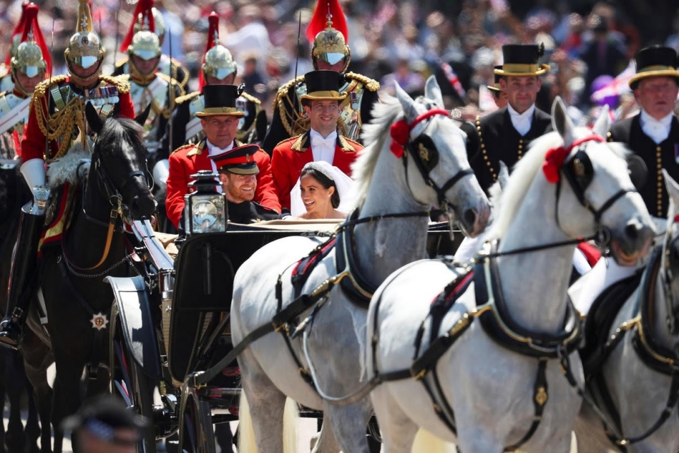 phong vien reuters ke ve hau truong chup anh dam cuoi hoang gia anh