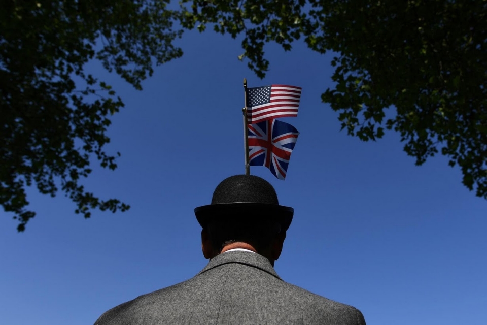 phong vien reuters ke ve hau truong chup anh dam cuoi hoang gia anh