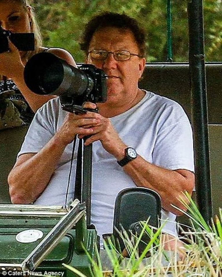 giay phut cuoi doi cua chu su tu nam phi kiet suc vi doi