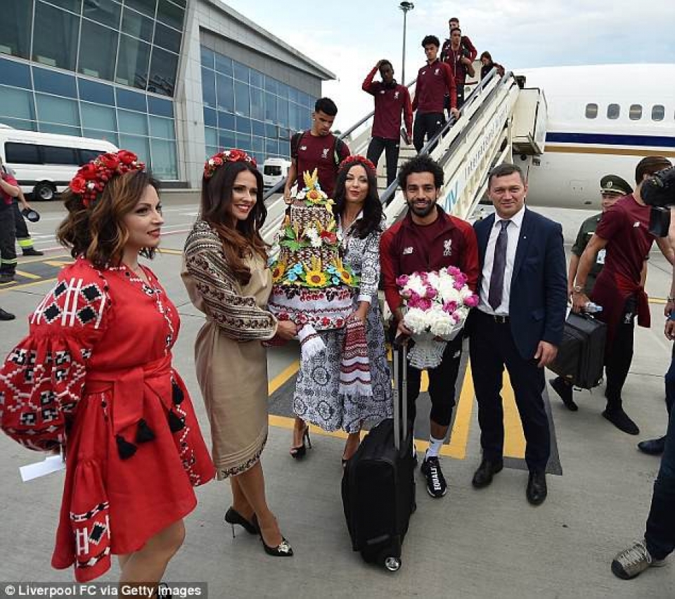 liverpool duoc chao don nhu nhung nguoi hung khi do bo xuong kiev