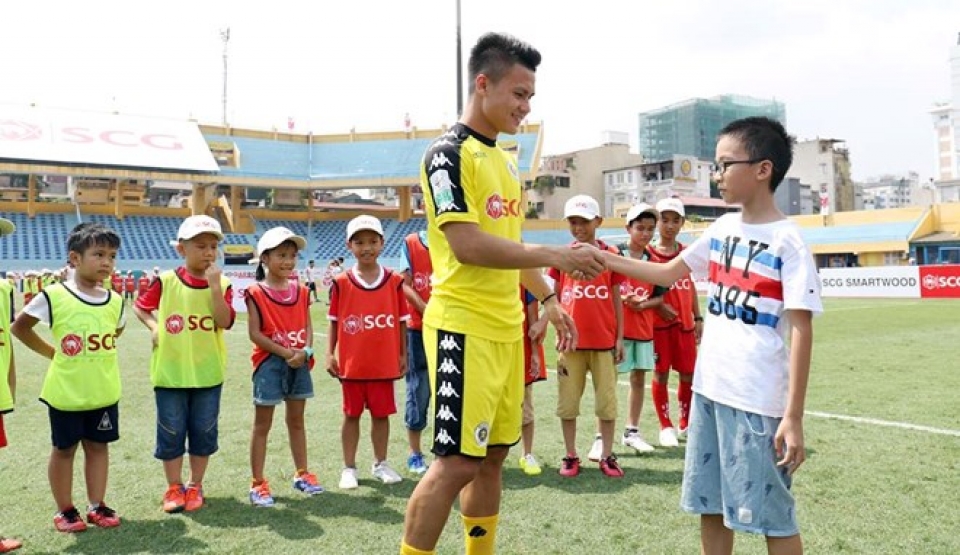 dan sao tuyen u23 viet nam giao luu cung cac em nho dip 16