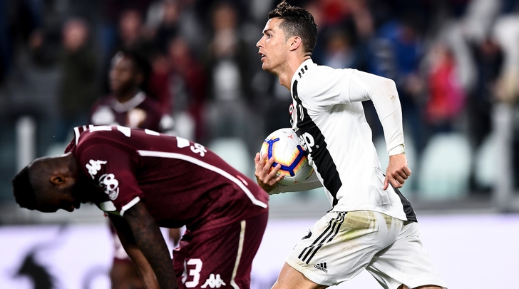 cronaldo lai sam vai nguoi hung giup juventus thoat thua