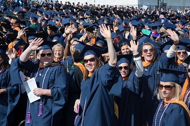 hang trieu nguoi lon tuoi o my dang vat lon de tra het no hoc phi dai hoc