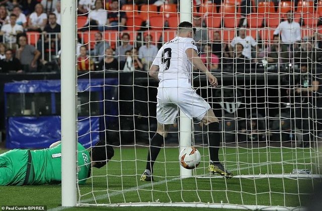 "Chân sút đẳng cấp" Aubameyang lập hattrick, Arsenal vào chung kết Europa League arsenal 4 2 valencia cu hattrick cua aubameyang