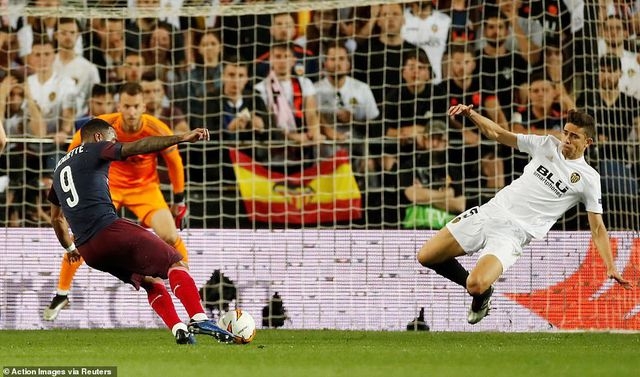 "Chân sút đẳng cấp" Aubameyang lập hattrick, Arsenal vào chung kết Europa League arsenal 4 2 valencia cu hattrick cua aubameyang