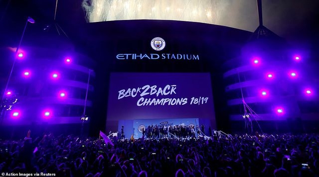 man city an mung vo dich premier league tai etihad trong dem