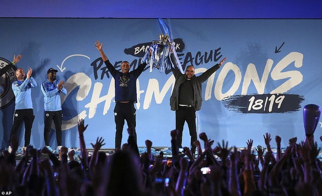 man city an mung vo dich premier league tai etihad trong dem