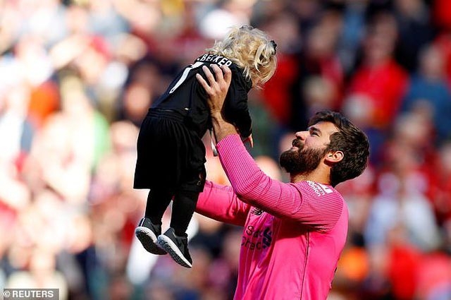 alisson becker dang gia voi gia tri chuyen nhuong 65 trieu bang