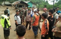 campuchia sap nha 7 tang nhieu nguoi dang bi vui lap