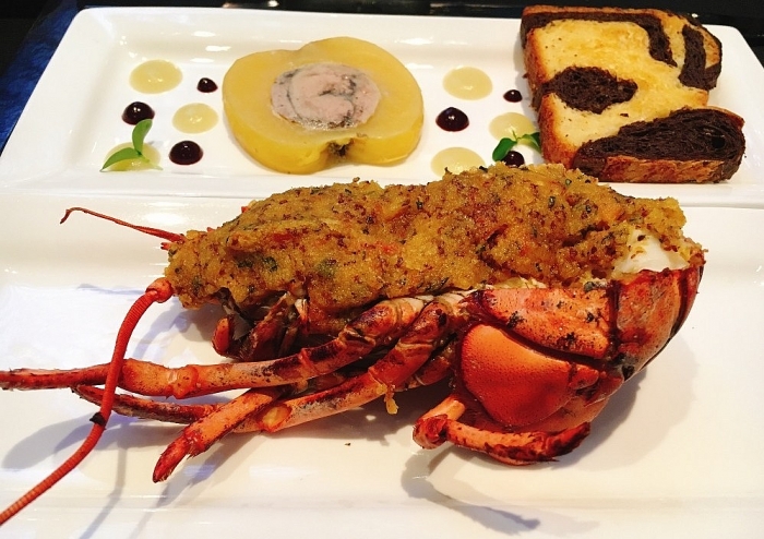 khach san to chuc lhp cannes phuc vu 2 tan tom hum 18000 chai ruou