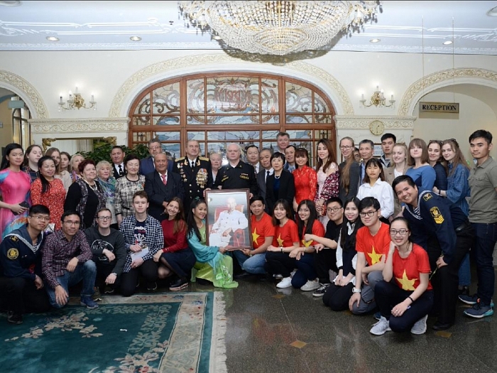 tong lanh su quan viet nam tai vladivostok ky niem 129 nam ngay sinh chu tich ho chi minh