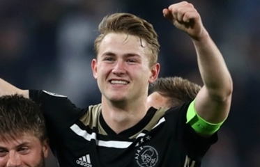 “Hàng hot” De Ligt bật cười trước thông tin chiêu mộ với mức lương 350.000 Bảng/tuần từ MU