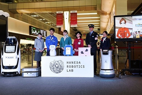 nhat ban lan dau tien su dung robot tuan tra an ninh tai san bay