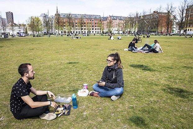 dich covid 19 nhung buc anh danh lua thi giac ve thuc hien gian cach xa hoi