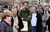 Dịch Covid-19: Sự khác nhau 'một trời một vực' giữa những bức ảnh lấy góc rộng với dùng ống tele