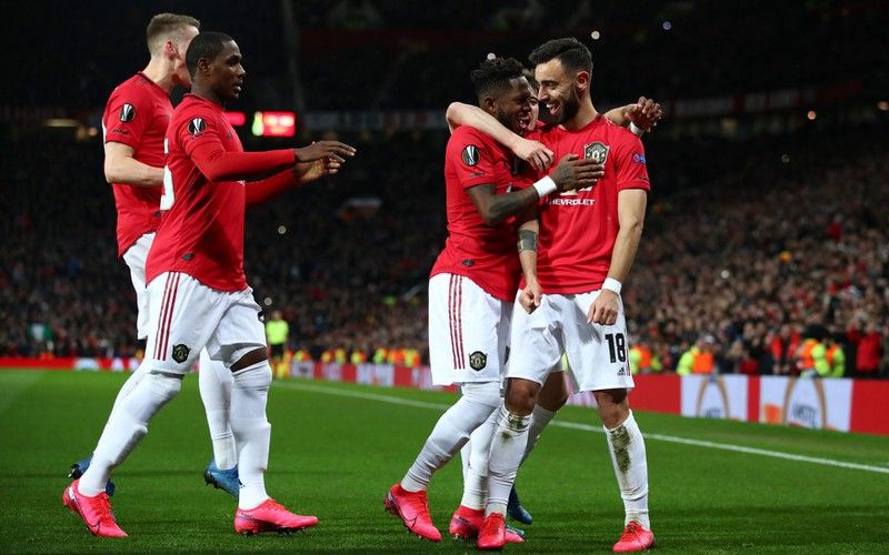 man utd trieu tap cac cau thu ngoai quay tro lai anh