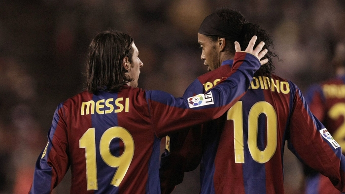 ronaldinho gioi hon ca messi