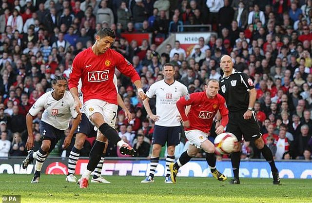 trong tai howard webb thua nhan mong cronaldo da hong phat den