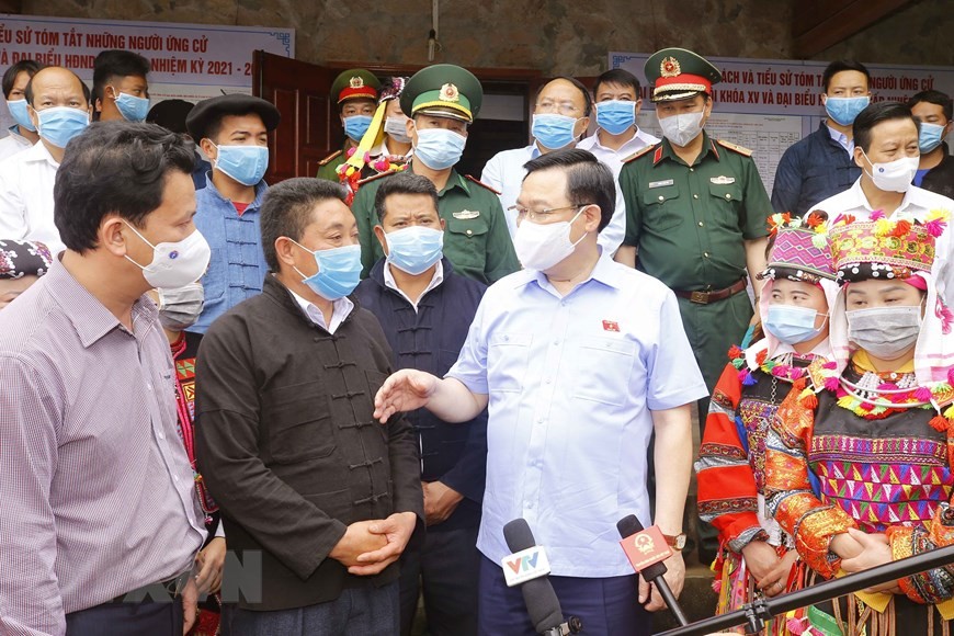 Chủ tịch Quốc hội Vương Đình Huệ kiểm tra công tác bầu cử tại Hà Giang