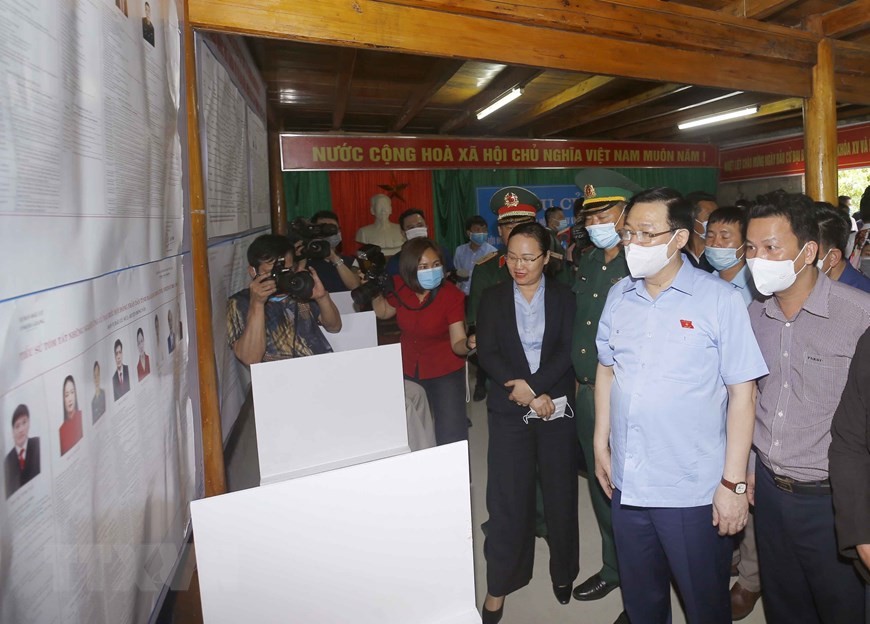 Chủ tịch Quốc hội Vương Đình Huệ kiểm tra công tác bầu cử tại Hà Giang