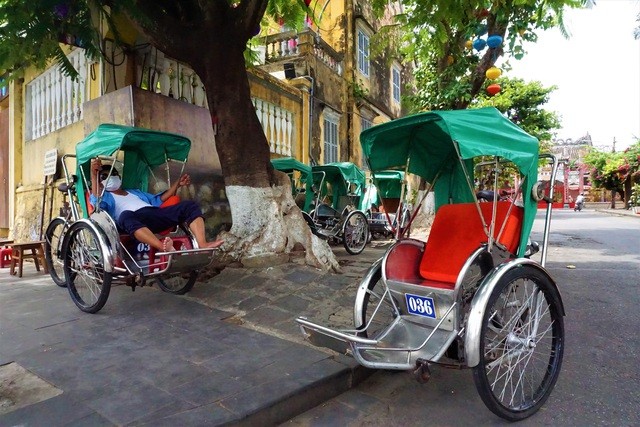 Xích lô không còn nối nhau chở khách dạo phố.